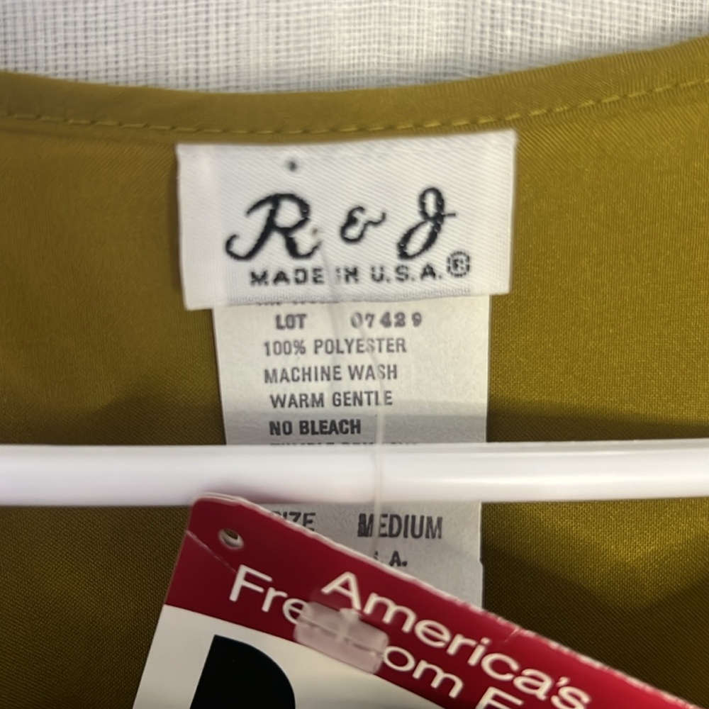 Yellow Pleated Cap Sleeve Blouse. CAJA. # 1. D - Picture 5 of 9